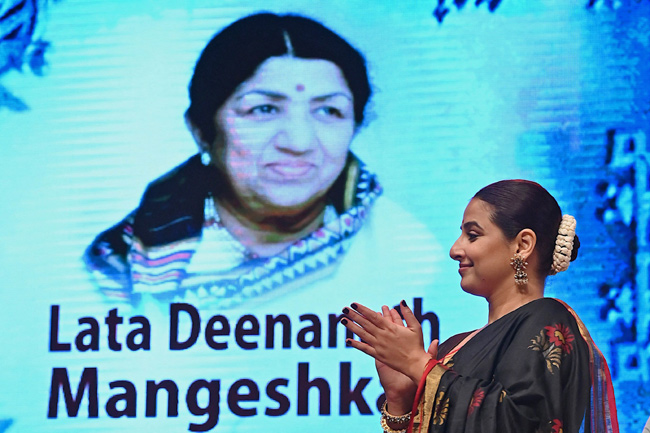 Asha Bhosle, Vidya Balan remember Lata Mangeshkar at award ceremony - Sakshi2