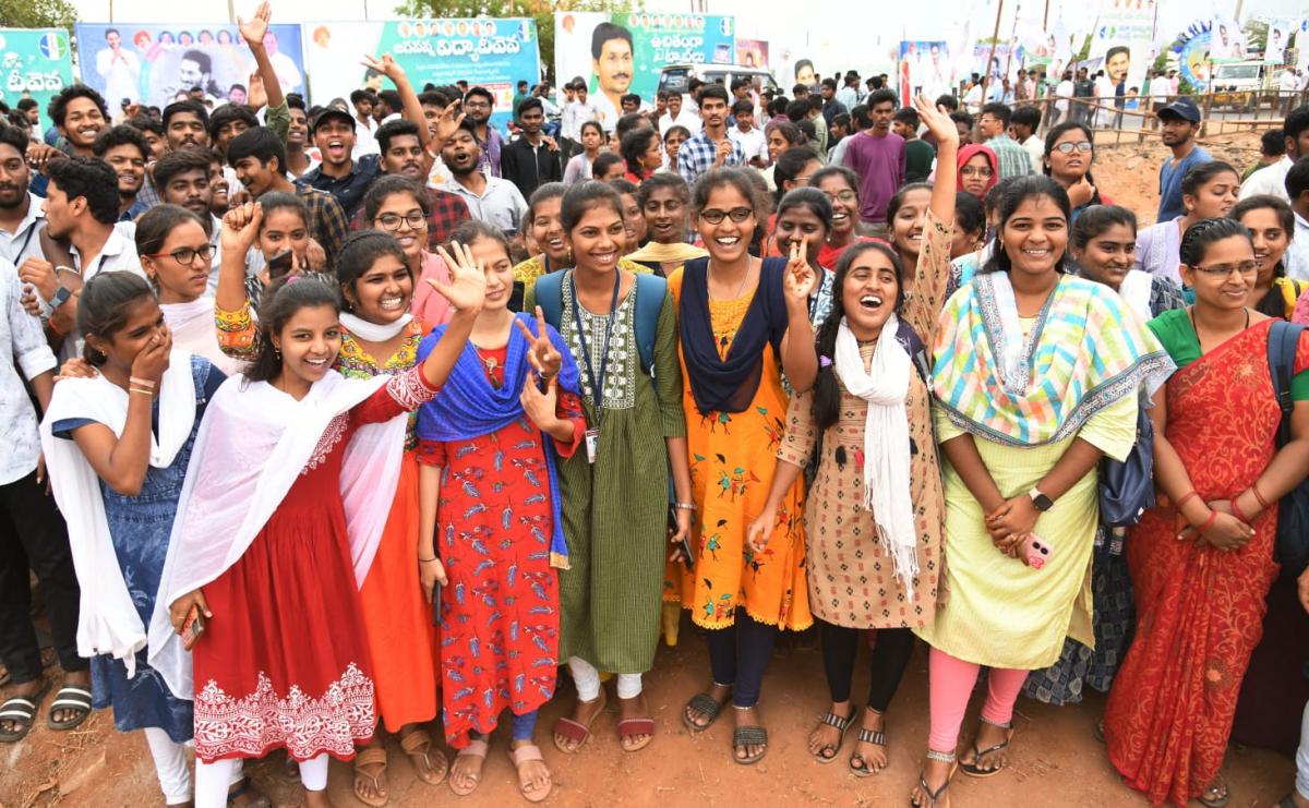 CM YS Jagan Disburse Jagananna Vasathi Deevena Funds Anantapur Photo Gallery - Sakshi38