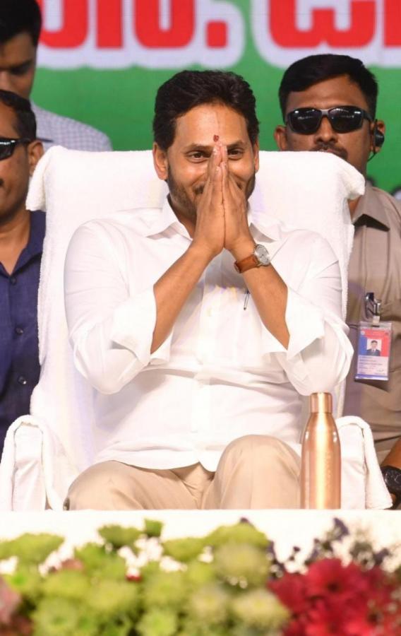 CM YS Jagan Disburse Jagananna Vasathi Deevena Funds Anantapur Photo Gallery - Sakshi8