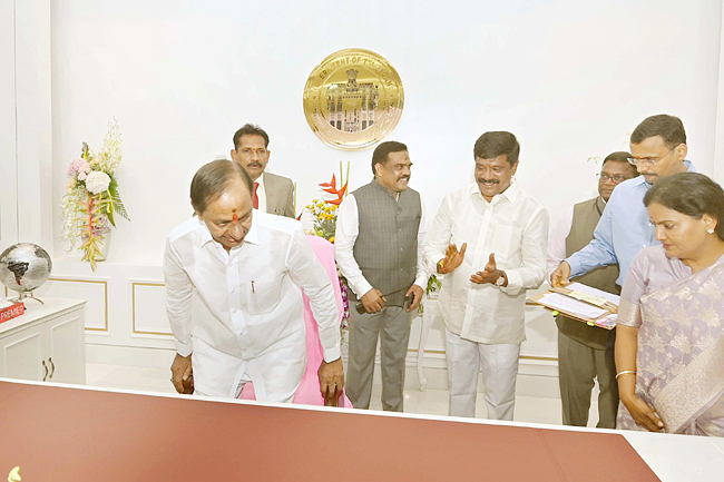 CM KCR Inaugurates New Telangana Secretariat Building Photos - Sakshi7