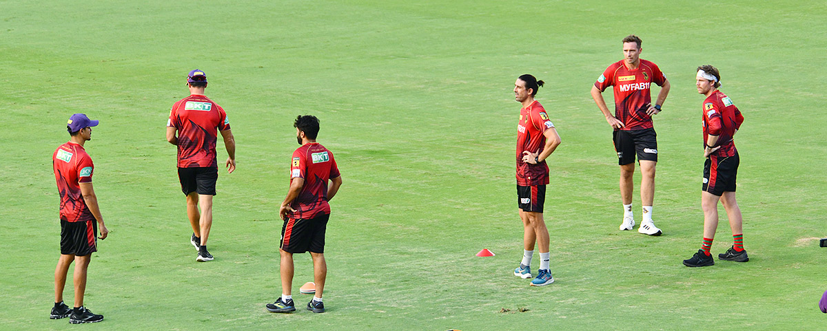 SRHvsKKR Players Practice In Uppal Stadium - Sakshi7