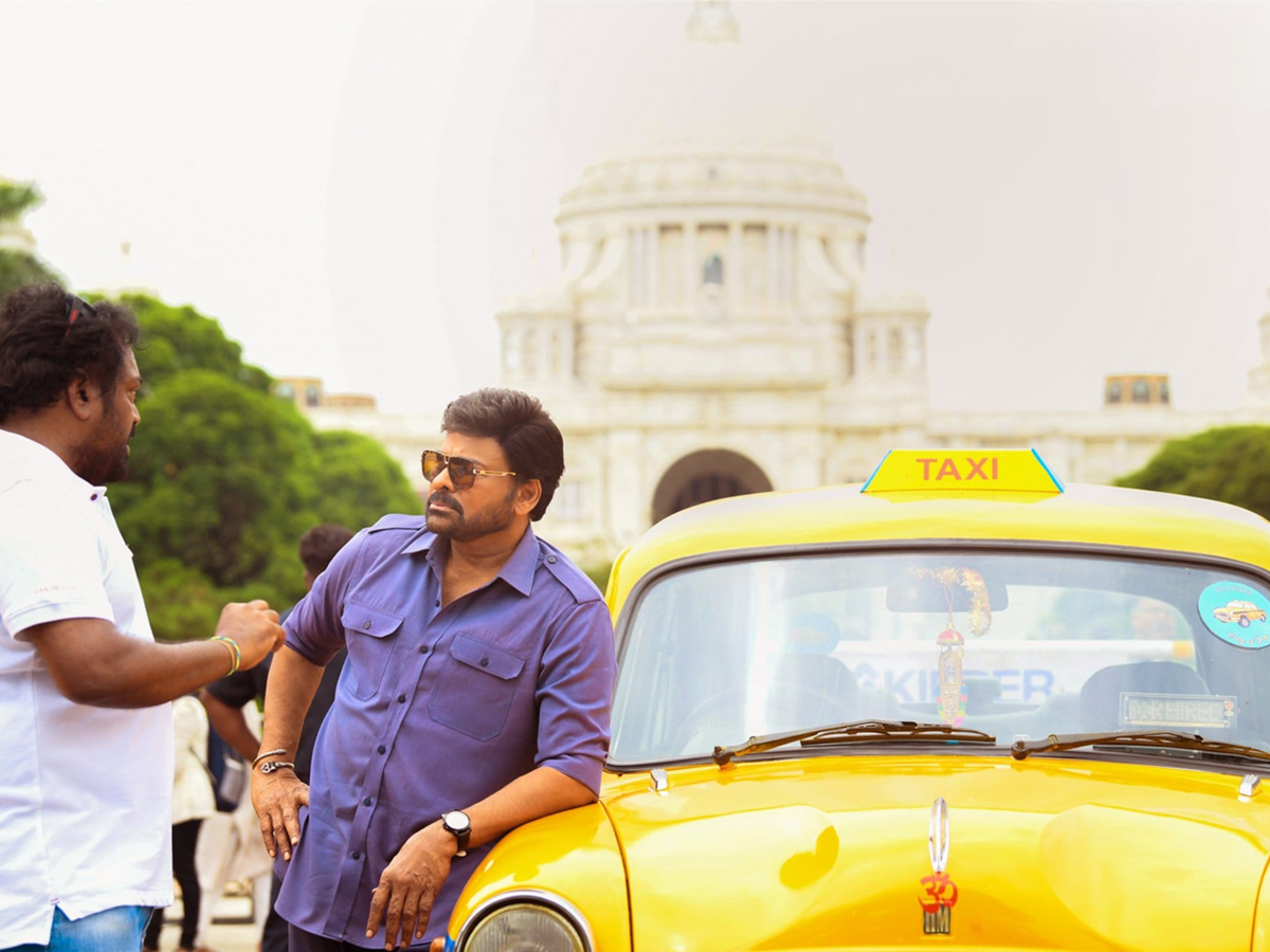 Chiranjeevi Spotted Driving The Iconic Yellow Taxi In Kolkata - Sakshi10