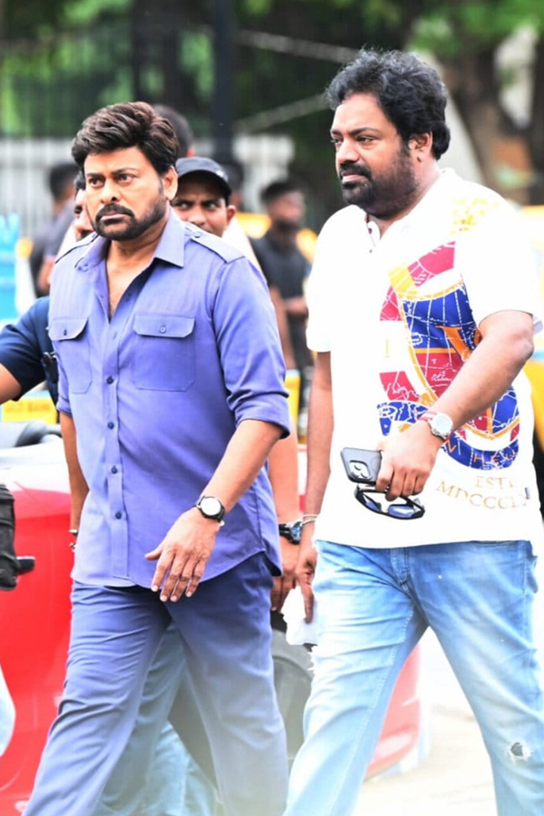 Chiranjeevi Spotted Driving The Iconic Yellow Taxi In Kolkata - Sakshi11