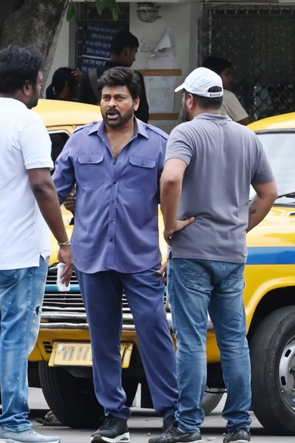 Chiranjeevi Spotted Driving The Iconic Yellow Taxi In Kolkata - Sakshi12