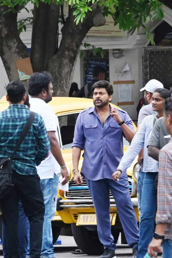 Chiranjeevi Spotted Driving The Iconic Yellow Taxi In Kolkata - Sakshi13