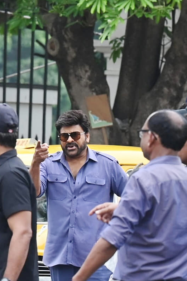 Chiranjeevi Spotted Driving The Iconic Yellow Taxi In Kolkata - Sakshi14