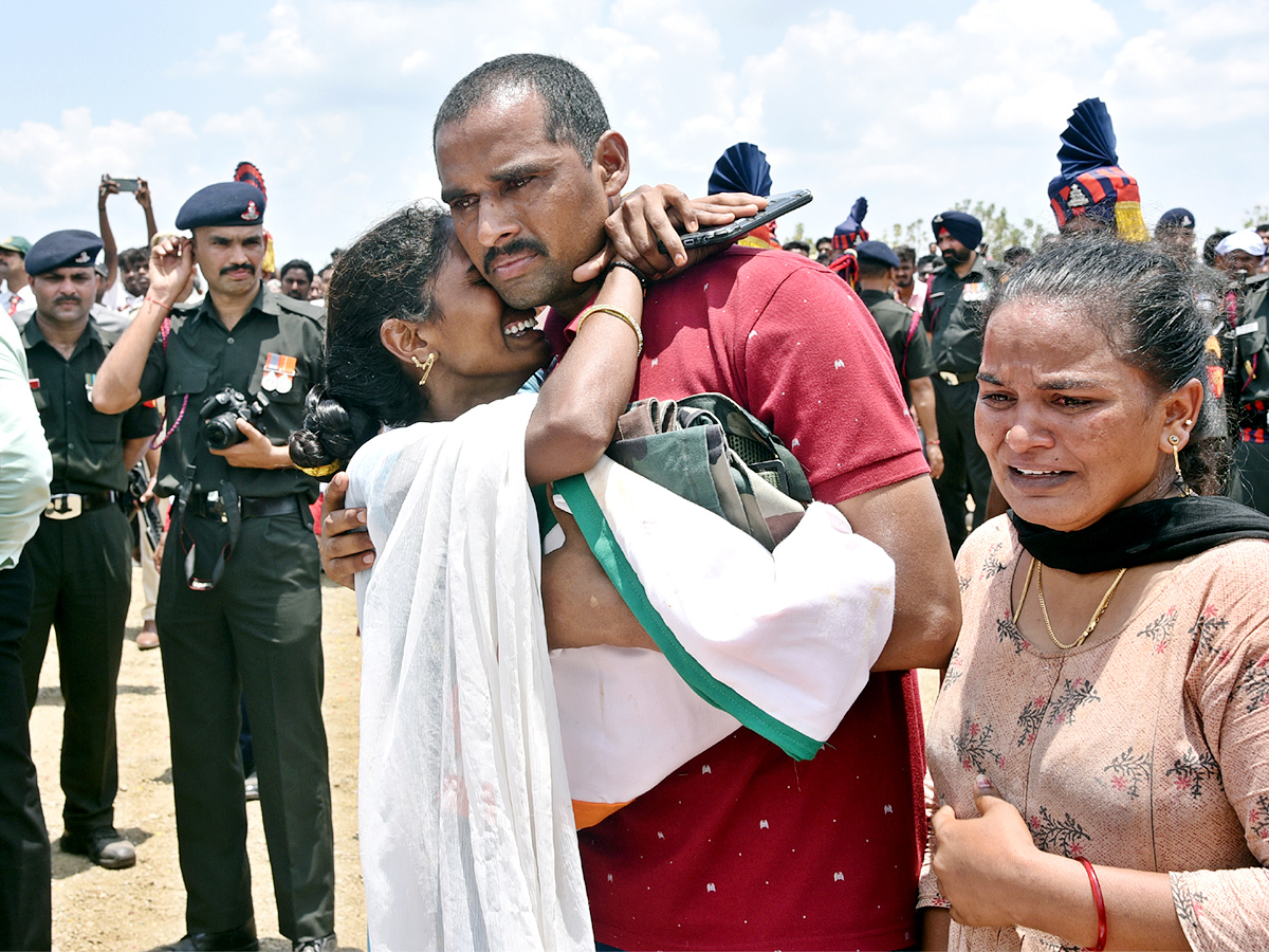 State funeral For Martyred Army Jawan In Karimnagar  - Sakshi38