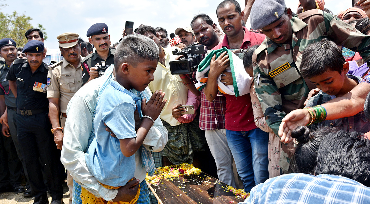 State funeral For Martyred Army Jawan In Karimnagar  - Sakshi17