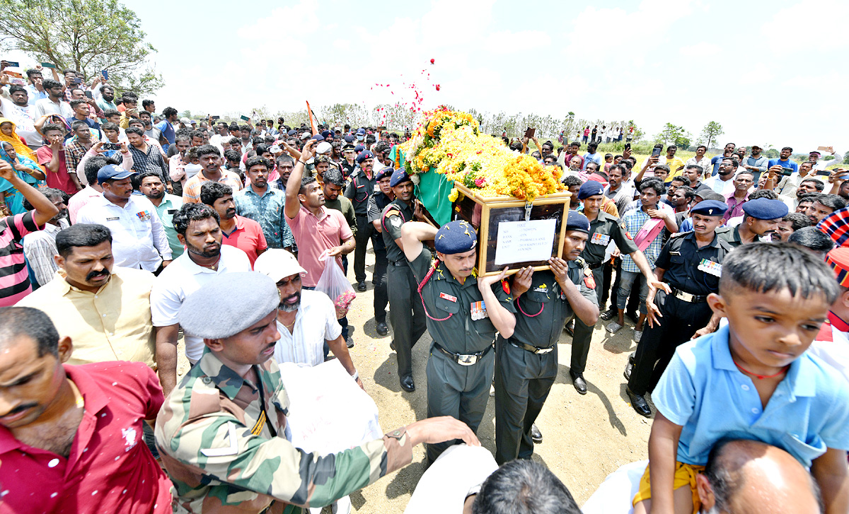 State funeral For Martyred Army Jawan In Karimnagar  - Sakshi26