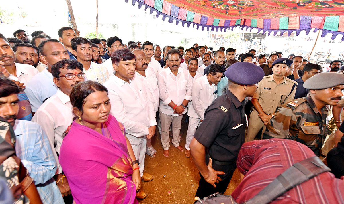 State funeral For Martyred Army Jawan In Karimnagar  - Sakshi29