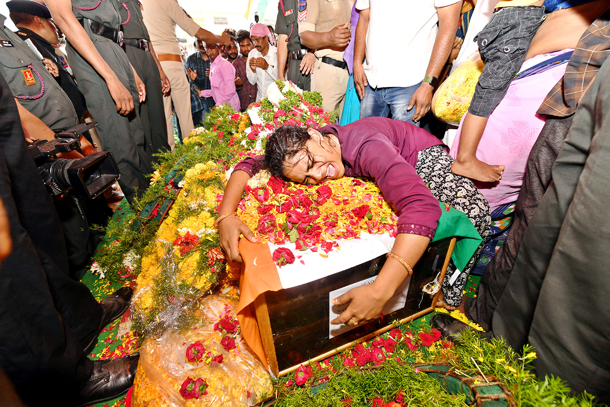 State funeral For Martyred Army Jawan In Karimnagar  - Sakshi30