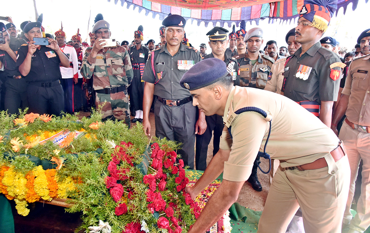 State funeral For Martyred Army Jawan In Karimnagar  - Sakshi31