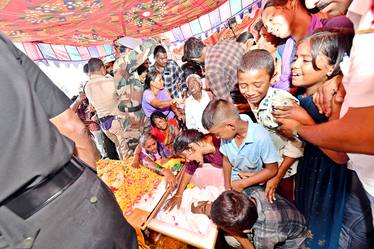 State funeral For Martyred Army Jawan In Karimnagar  - Sakshi33