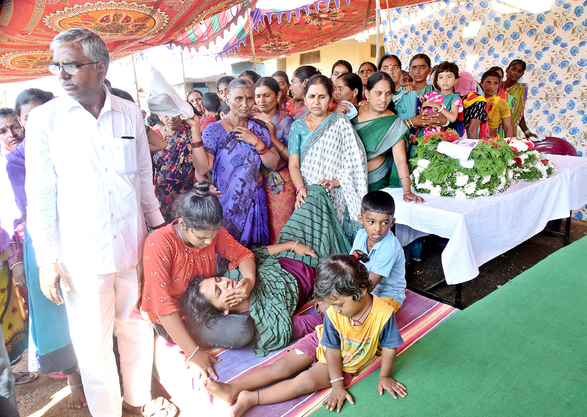 State funeral For Martyred Army Jawan In Karimnagar  - Sakshi37