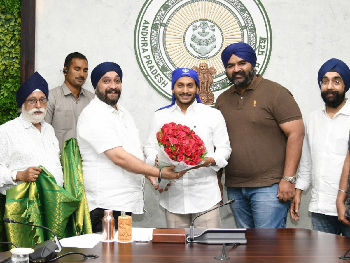 AP Sikh Religious Leaders Met CM YS Jagan Photos - Sakshi3