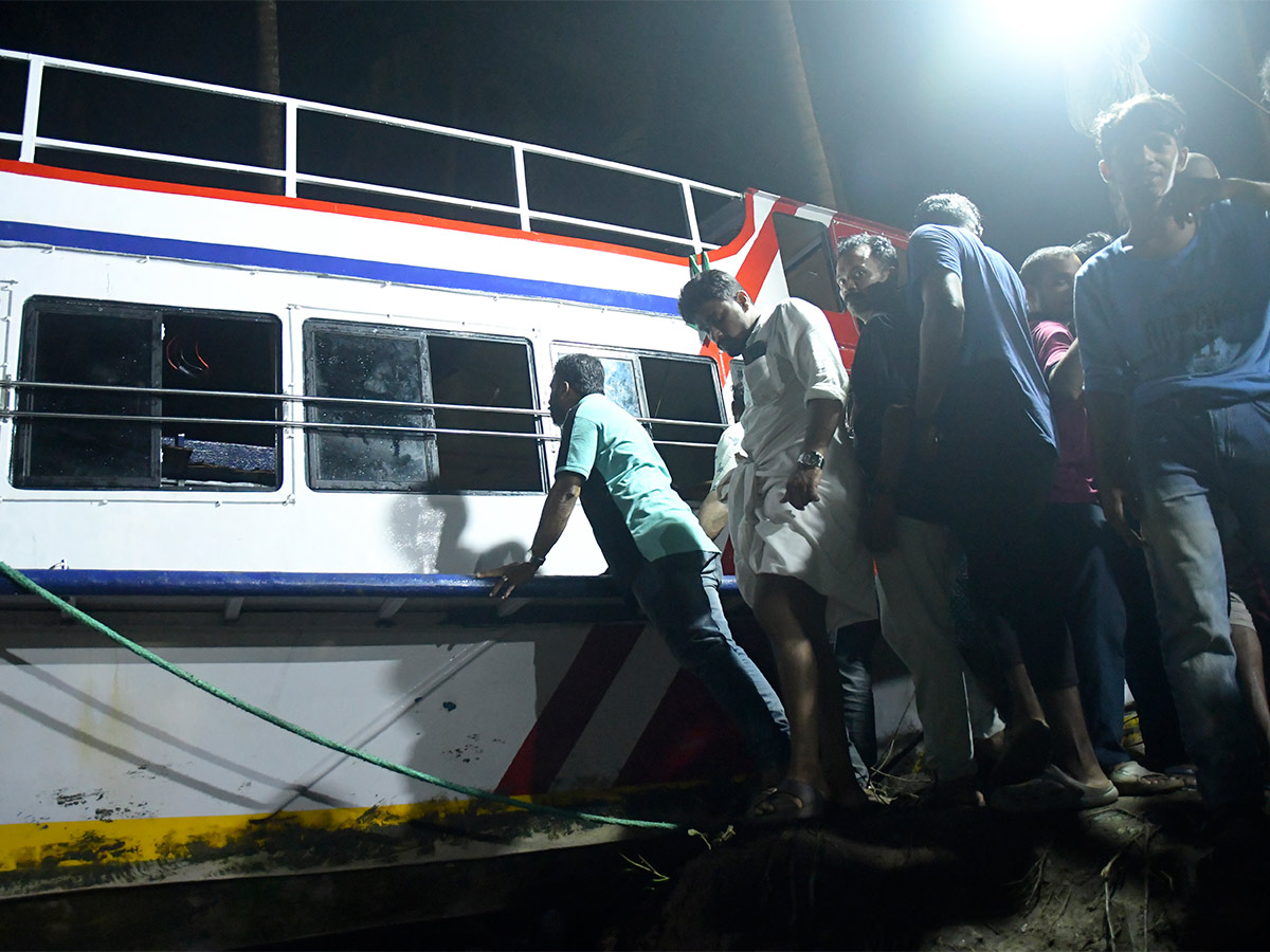 tourist boat that capsized in Malappuram, Kerala Pics - Sakshi2