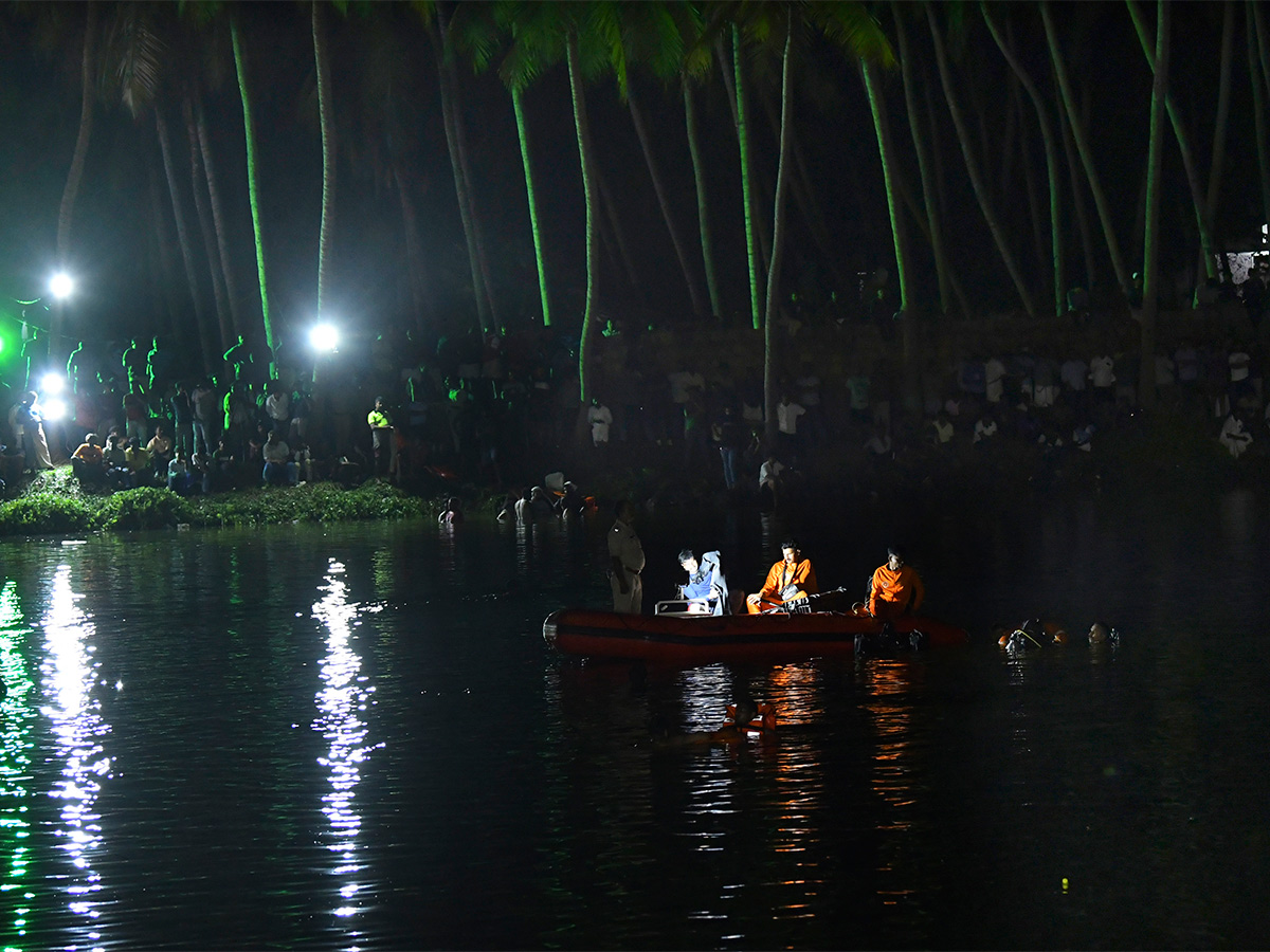 tourist boat that capsized in Malappuram, Kerala Pics - Sakshi4