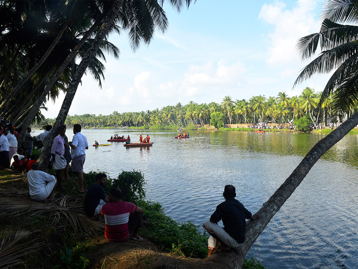 tourist boat that capsized in Malappuram, Kerala Pics - Sakshi6