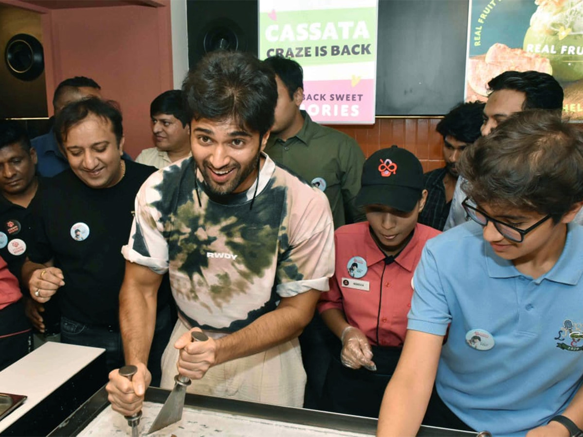 Actor Vijay Deverakonda Launches His Ice Cream Center - Sakshi10