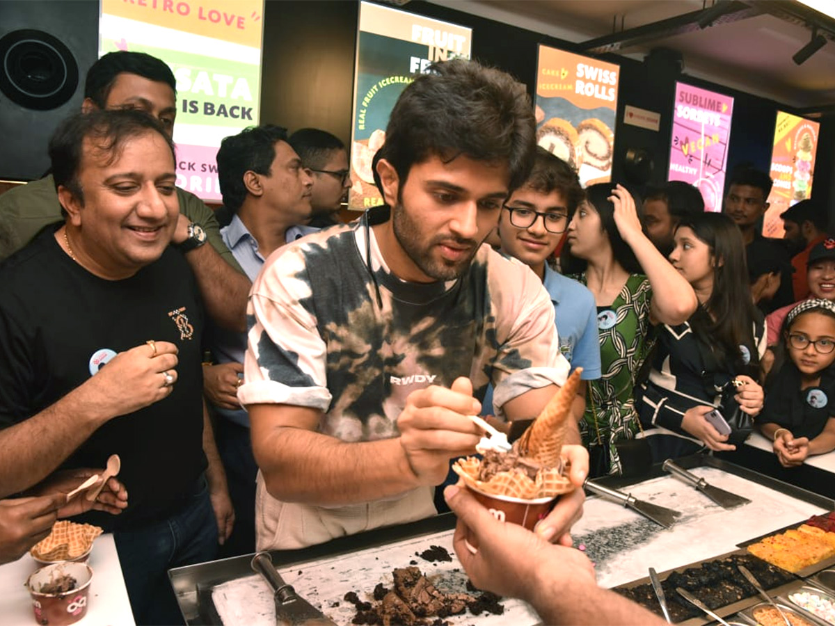 Actor Vijay Deverakonda Launches His Ice Cream Center - Sakshi17