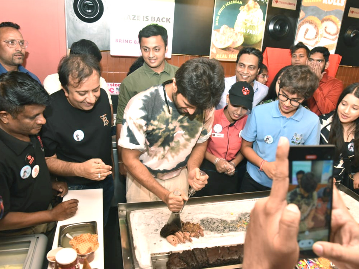 Actor Vijay Deverakonda Launches His Ice Cream Center - Sakshi18