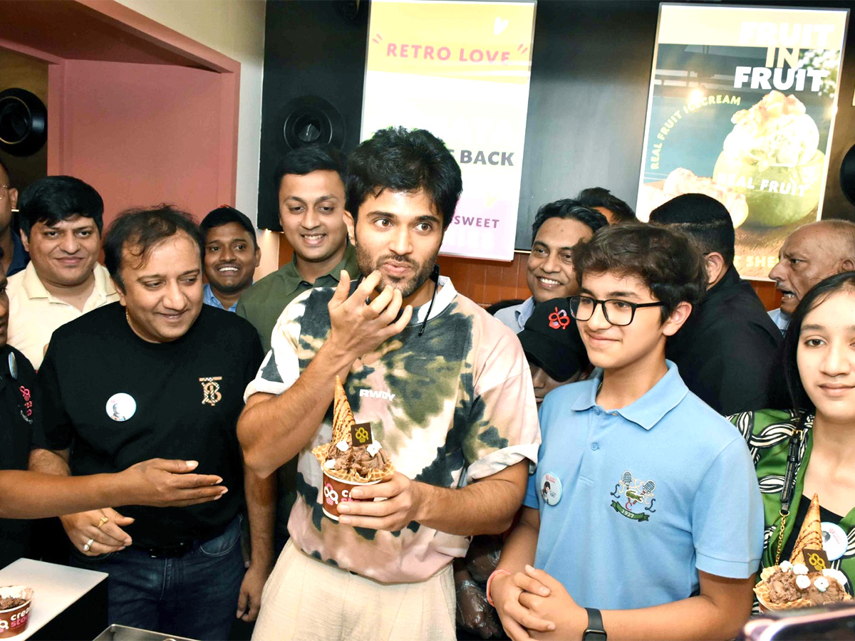 Actor Vijay Deverakonda Launches His Ice Cream Center - Sakshi22