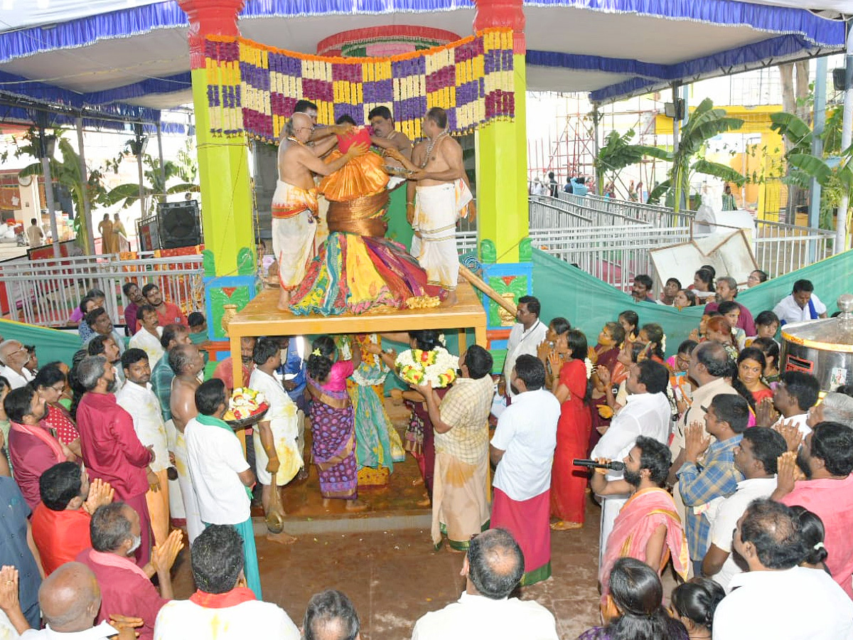 MLA Bhumana Karunakar Reddy Visit Tataiahgunta Gangamma Temple At Tirupati Photos - Sakshi17