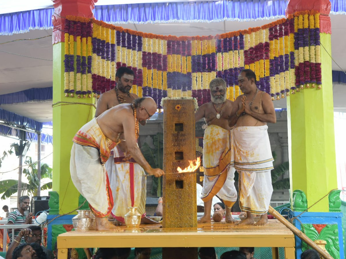 MLA Bhumana Karunakar Reddy Visit Tataiahgunta Gangamma Temple At Tirupati Photos - Sakshi18