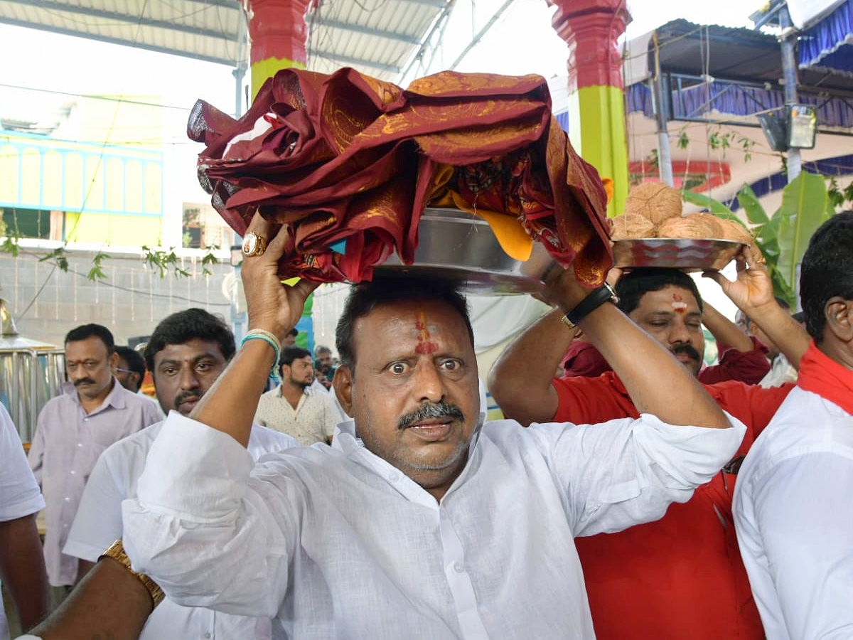 MLA Bhumana Karunakar Reddy Visit Tataiahgunta Gangamma Temple At Tirupati Photos - Sakshi20