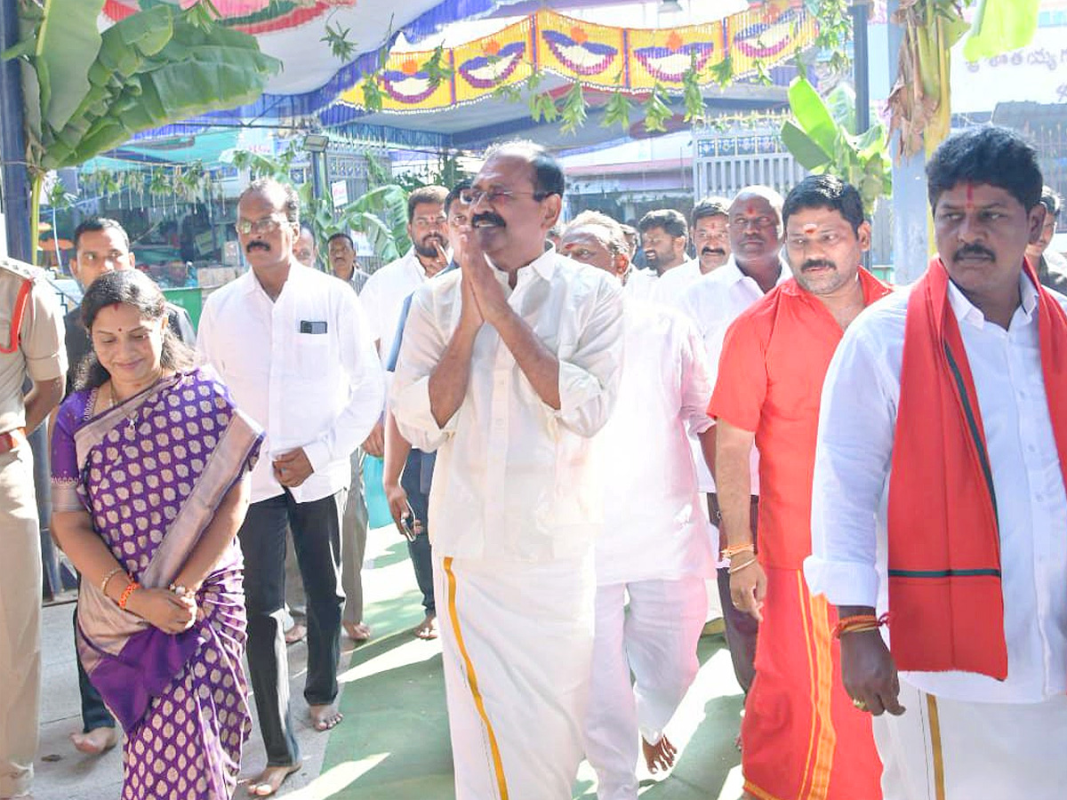 MLA Bhumana Karunakar Reddy Visit Tataiahgunta Gangamma Temple At Tirupati Photos - Sakshi21