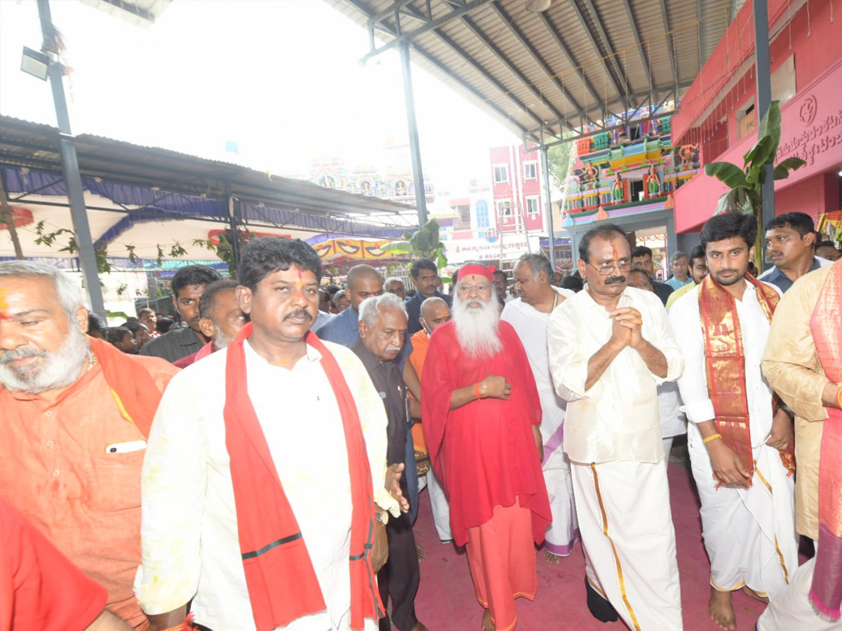 MLA Bhumana Karunakar Reddy Visit Tataiahgunta Gangamma Temple At Tirupati Photos - Sakshi5