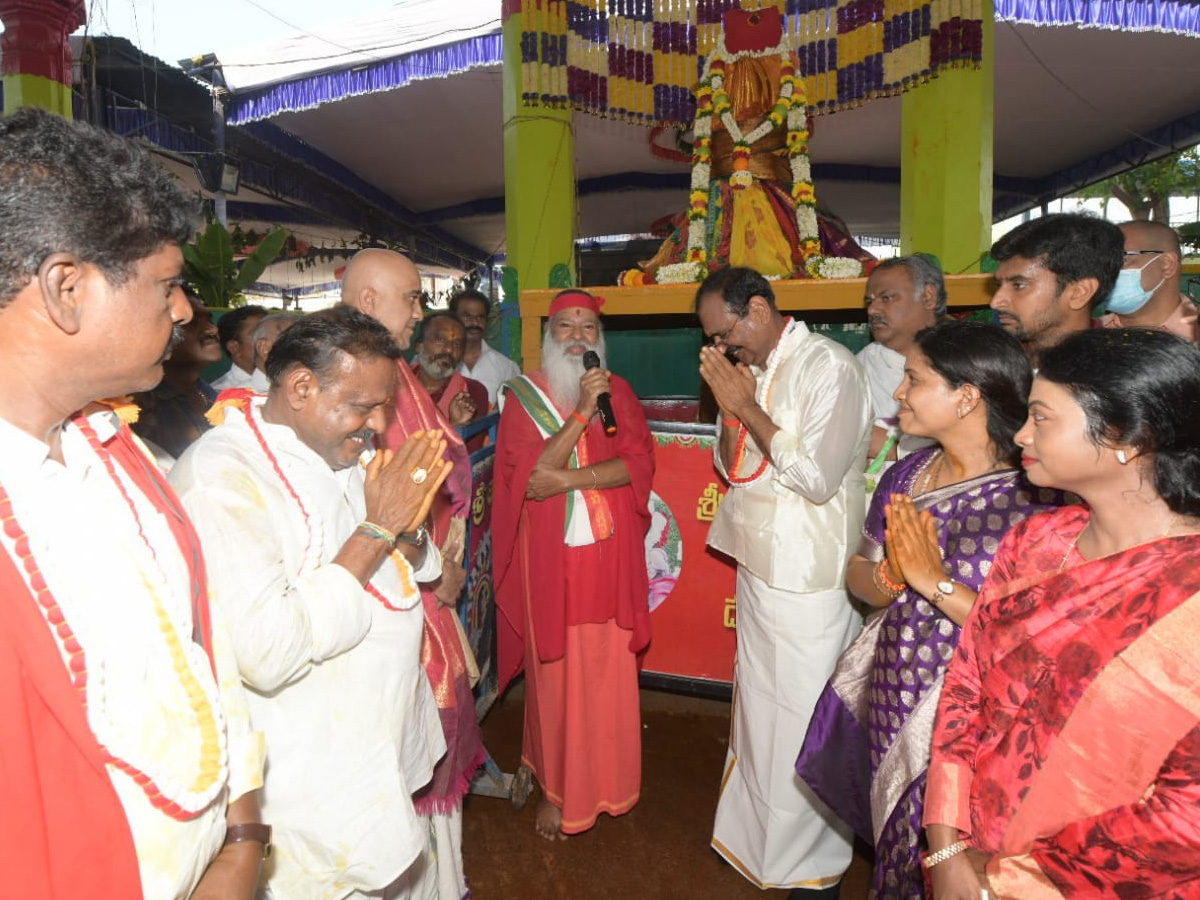 MLA Bhumana Karunakar Reddy Visit Tataiahgunta Gangamma Temple At Tirupati Photos - Sakshi8