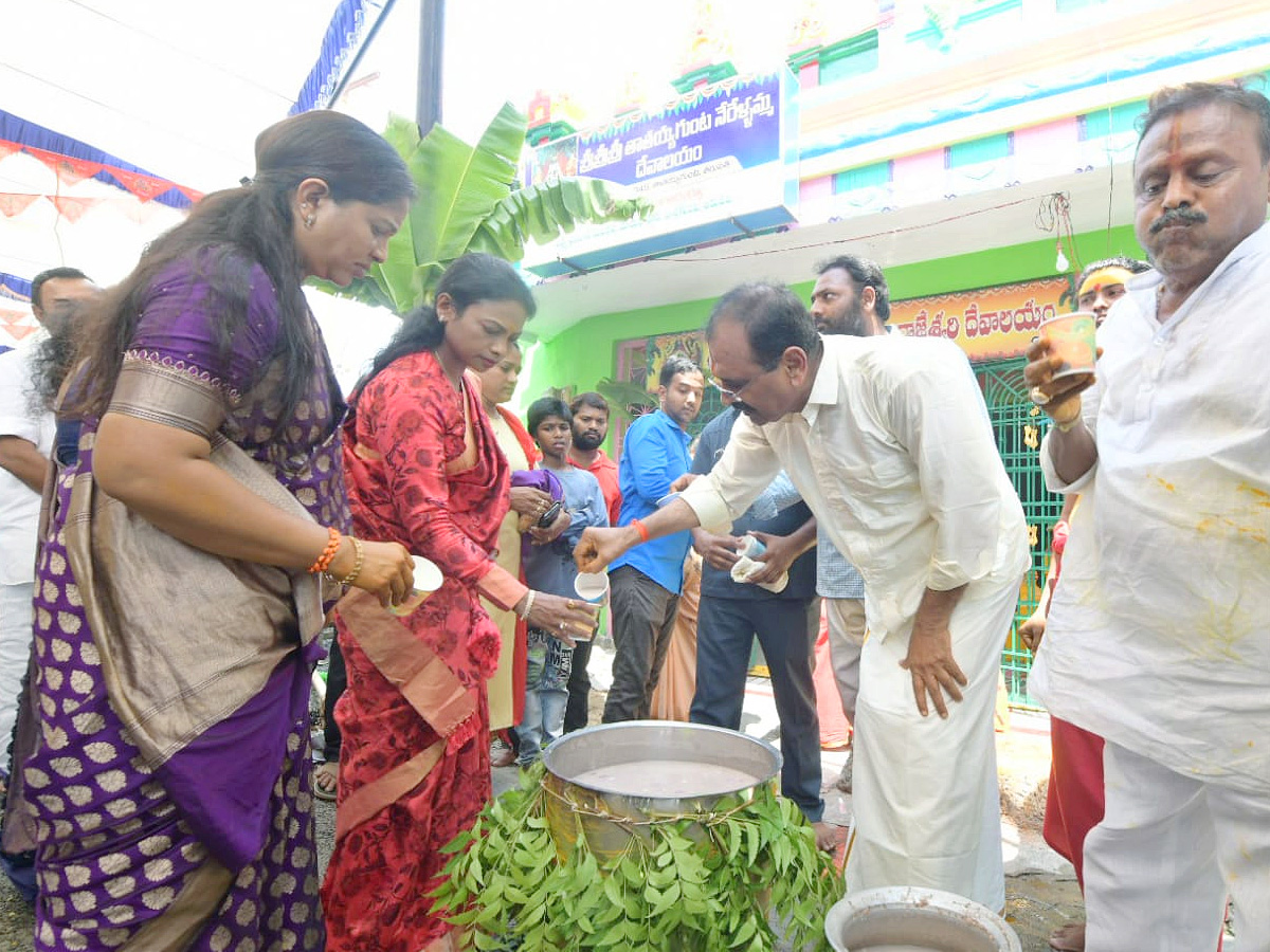 MLA Bhumana Karunakar Reddy Visit Tataiahgunta Gangamma Temple At Tirupati Photos - Sakshi9