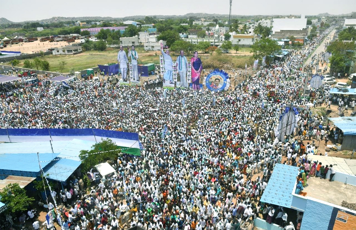 Huge Crowd At CM YS Jagan Pattikonda Sabha - Sakshi13