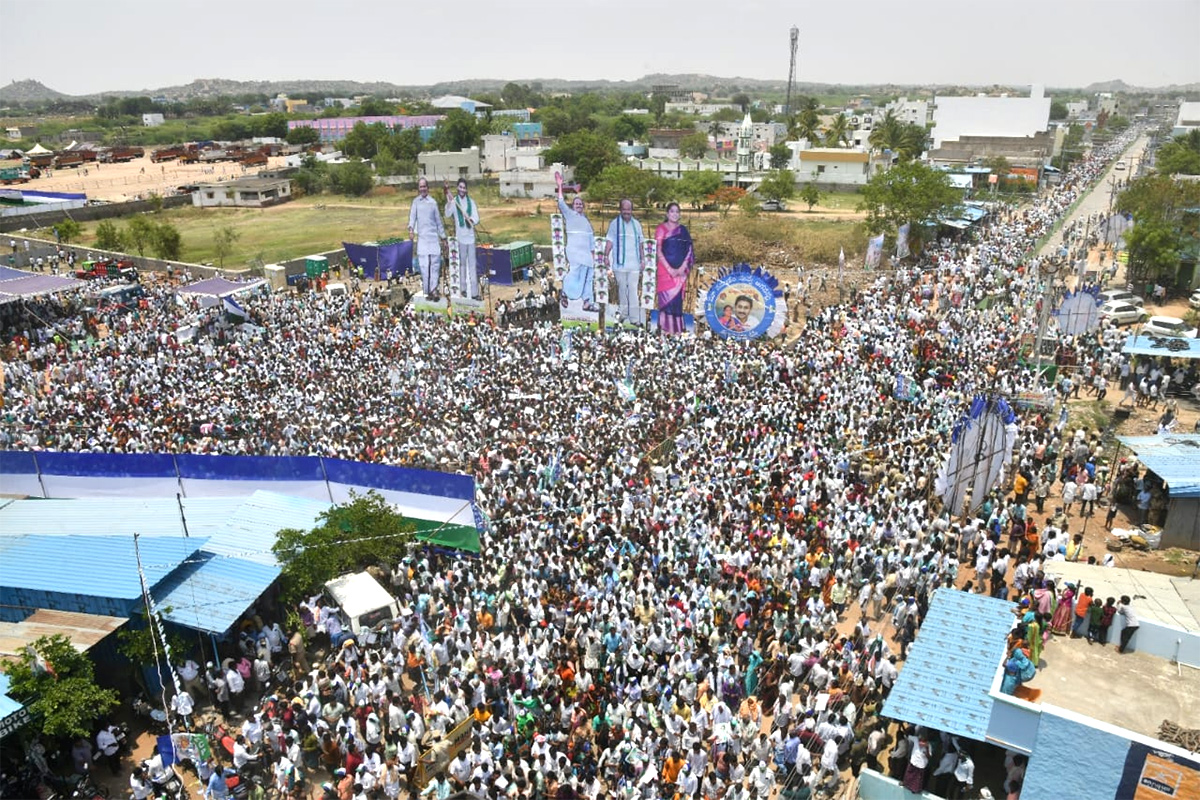 Huge Crowd At CM YS Jagan Pattikonda Sabha - Sakshi14