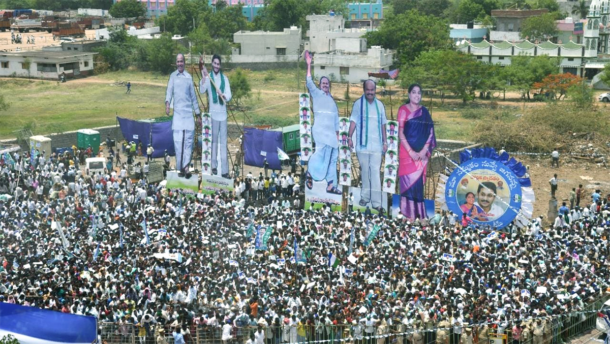 Huge Crowd At CM YS Jagan Pattikonda Sabha - Sakshi15