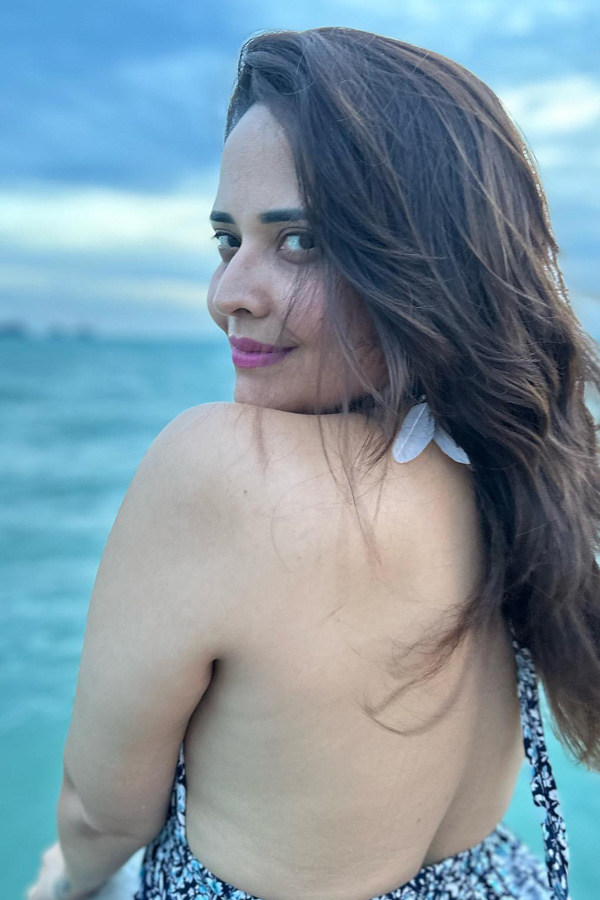 Anchor Anasuya Enjoying with Her Husband At Beach Photos - Sakshi9