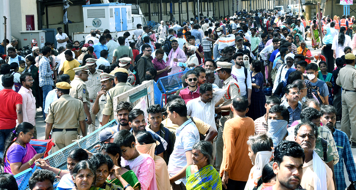 Fish Medicine Distribution Nampally Exhibition Grounds Photos - Sakshi8