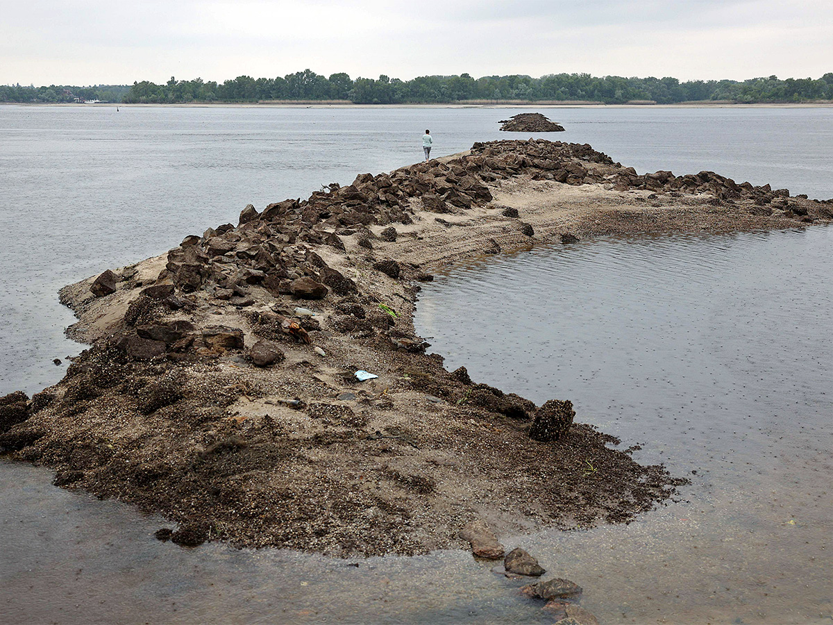 nova kakhovka dam destruction - Sakshi9