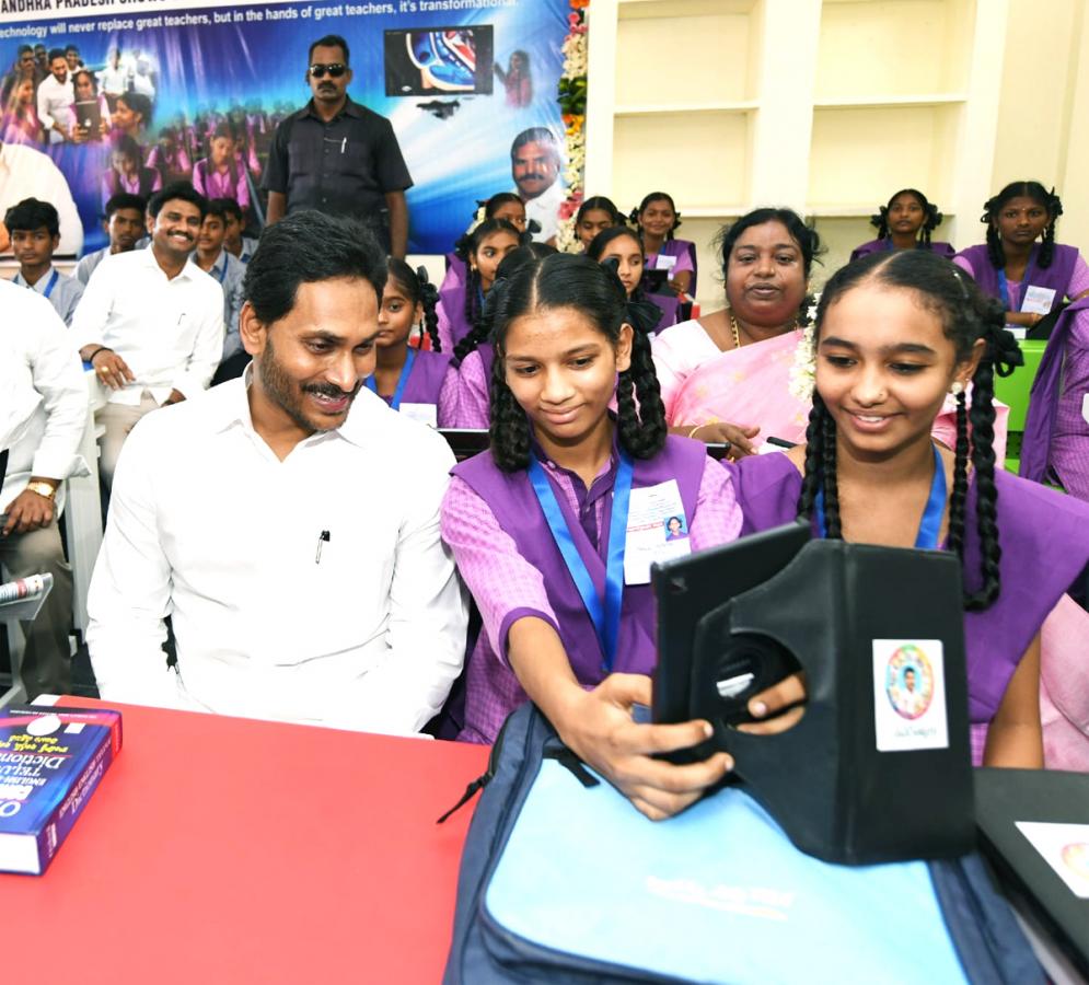 Photos Of CM Jagan Launch Jagananna vidya kanuka kit Distribution At krosuru - Sakshi1