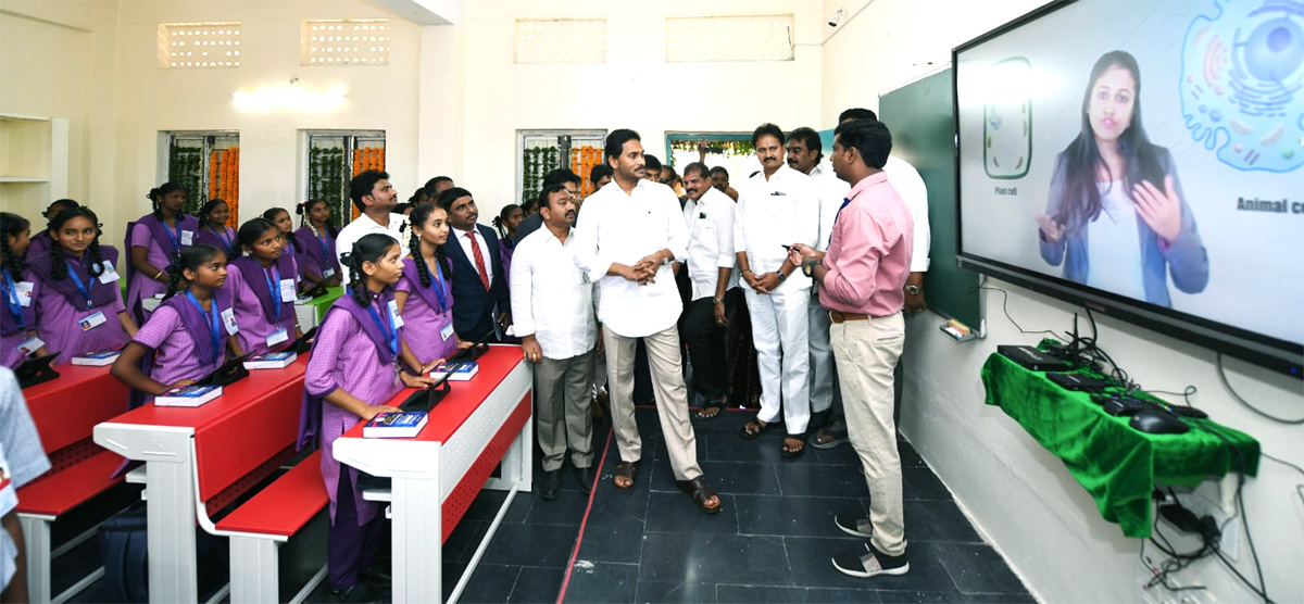 Photos Of CM Jagan Launch Jagananna vidya kanuka kit Distribution At krosuru - Sakshi15