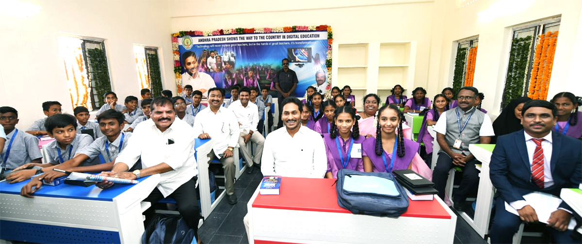 Photos Of CM Jagan Launch Jagananna vidya kanuka kit Distribution At krosuru - Sakshi16