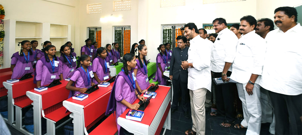 Photos Of CM Jagan Launch Jagananna vidya kanuka kit Distribution At krosuru - Sakshi18