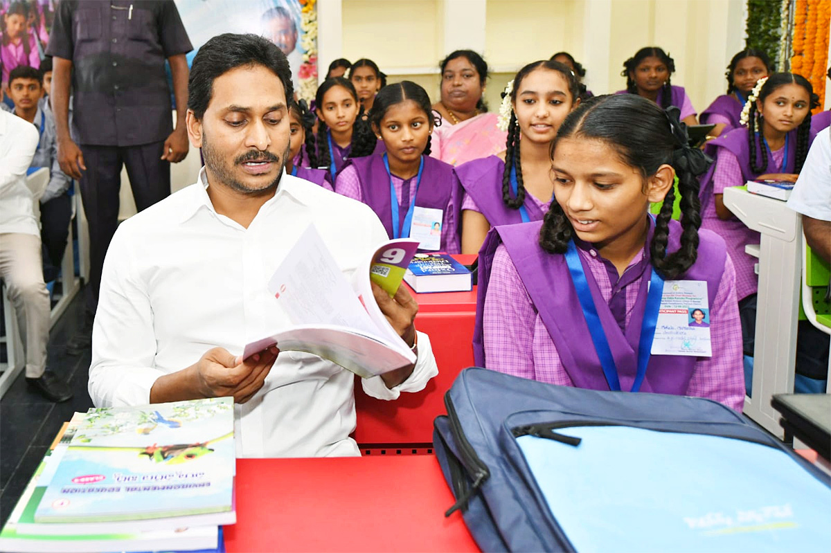 Photos Of CM Jagan Launch Jagananna vidya kanuka kit Distribution At krosuru - Sakshi19