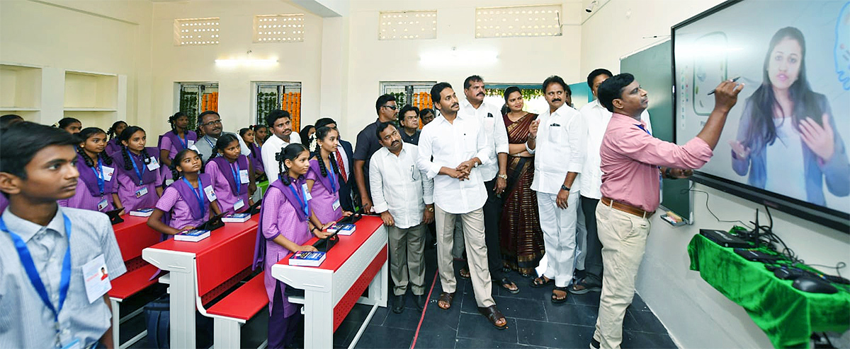 Photos Of CM Jagan Launch Jagananna vidya kanuka kit Distribution At krosuru - Sakshi3