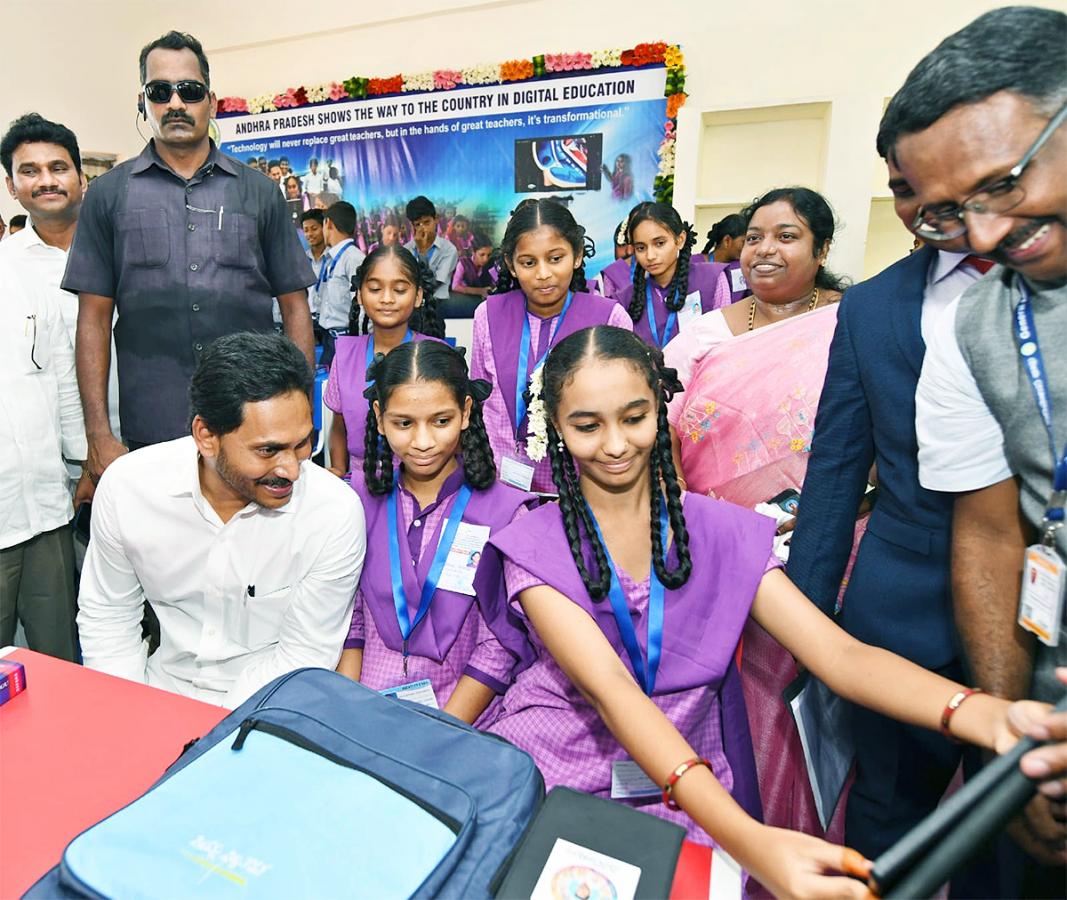 Photos Of CM Jagan Launch Jagananna vidya kanuka kit Distribution At krosuru - Sakshi4