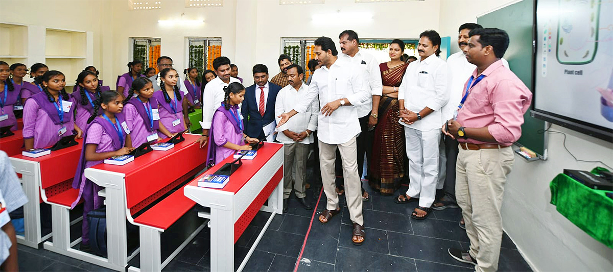 Photos Of CM Jagan Launch Jagananna vidya kanuka kit Distribution At krosuru - Sakshi5