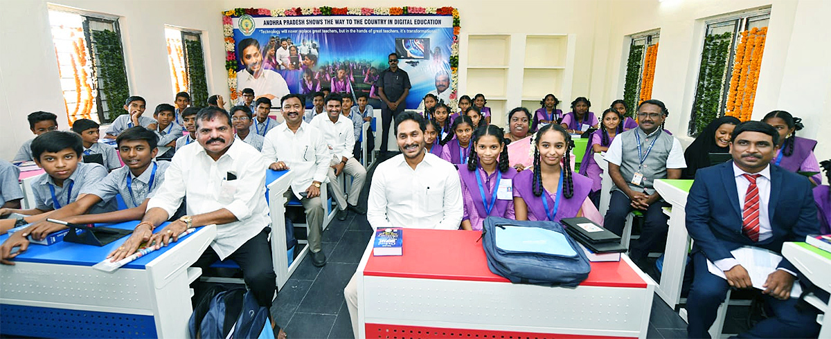 Photos Of CM Jagan Launch Jagananna vidya kanuka kit Distribution At krosuru - Sakshi7