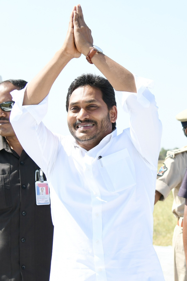 AP CM YS Jagan At Krosuru Jagananna Vidya Kanuka Program Photo Gallery - Sakshi2