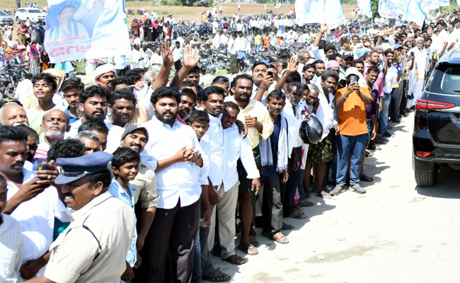 AP CM YS Jagan At Krosuru Jagananna Vidya Kanuka Program Photo Gallery - Sakshi10